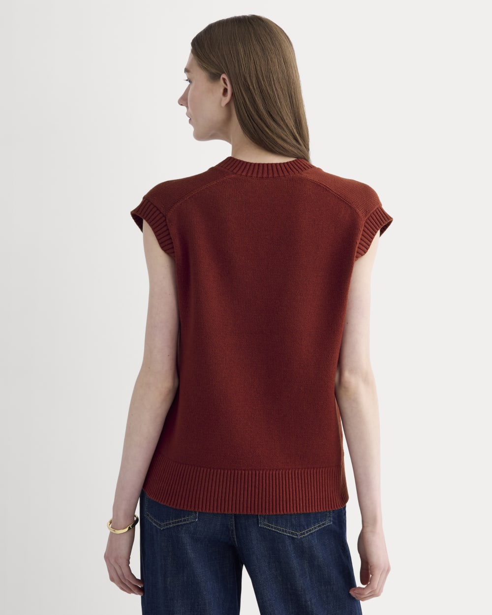 The Boxy Vest in Everyday Cotton in Merlot — detail view
