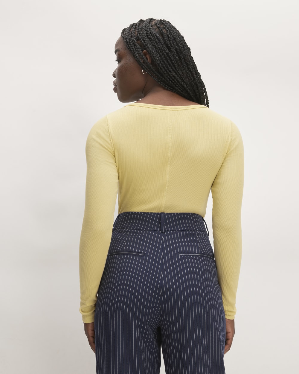 The Luxe Rib Long-Sleeve Scoop-Neck Tee in Raffia — detail view