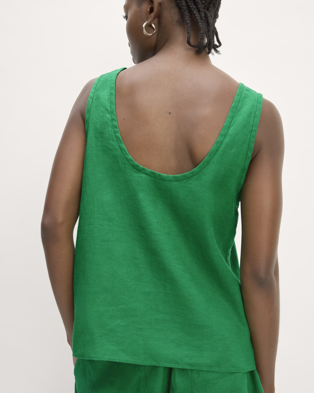 The Scoop Tank in Linen in Grass Green — detail view