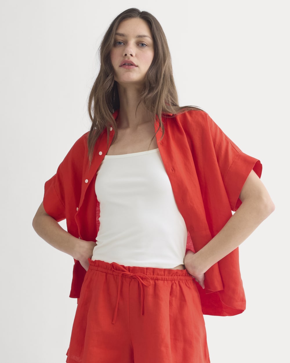 The Boxy Shirt in Linen in Fiery Red — detail view