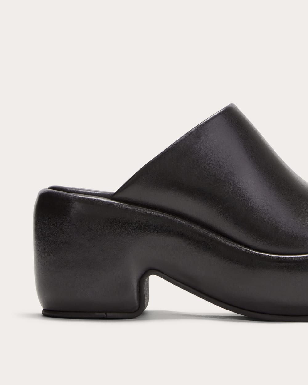 The Puffa Clog in Black — detail view