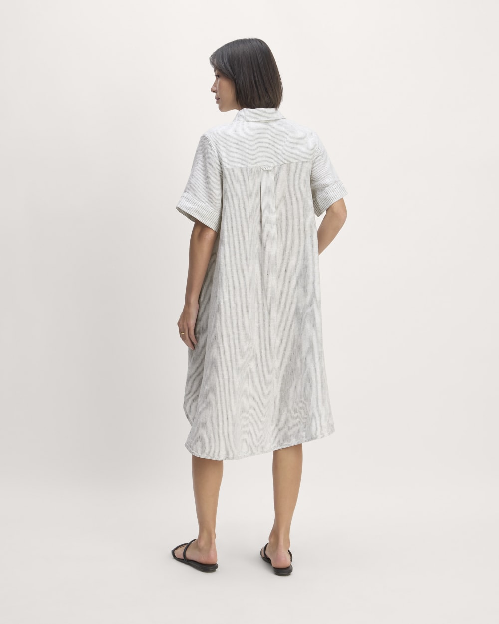 The Daytripper Dress in Linen in White / Black — detail view