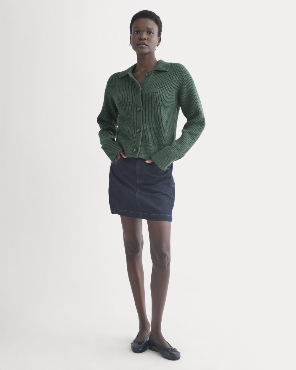 Shrunken Cardigan in Everyday Cotton in Hunter Green — detail view