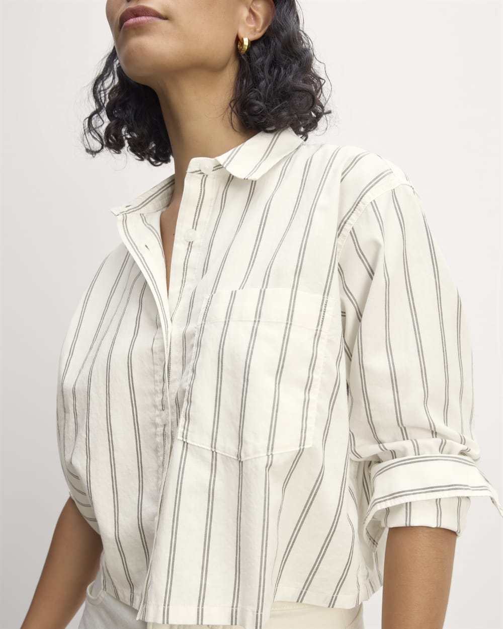The Way-Short Shirt in Silky Cotton in Bone / Black — detail view