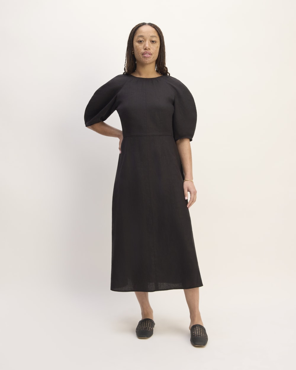 The Linen Short-Sleeve Scoop Midi Dress in Black — front view