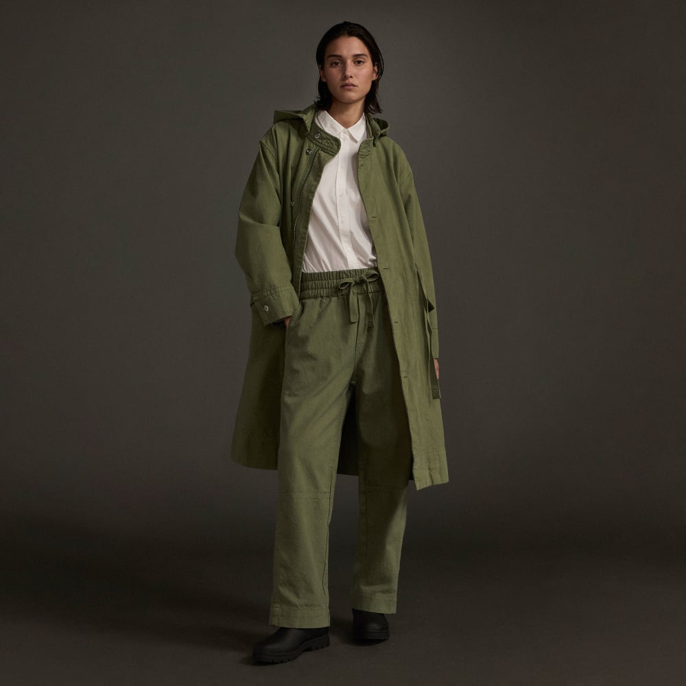 The Canvas Organic Cotton Pull-On Pant in Forest Green — detail view