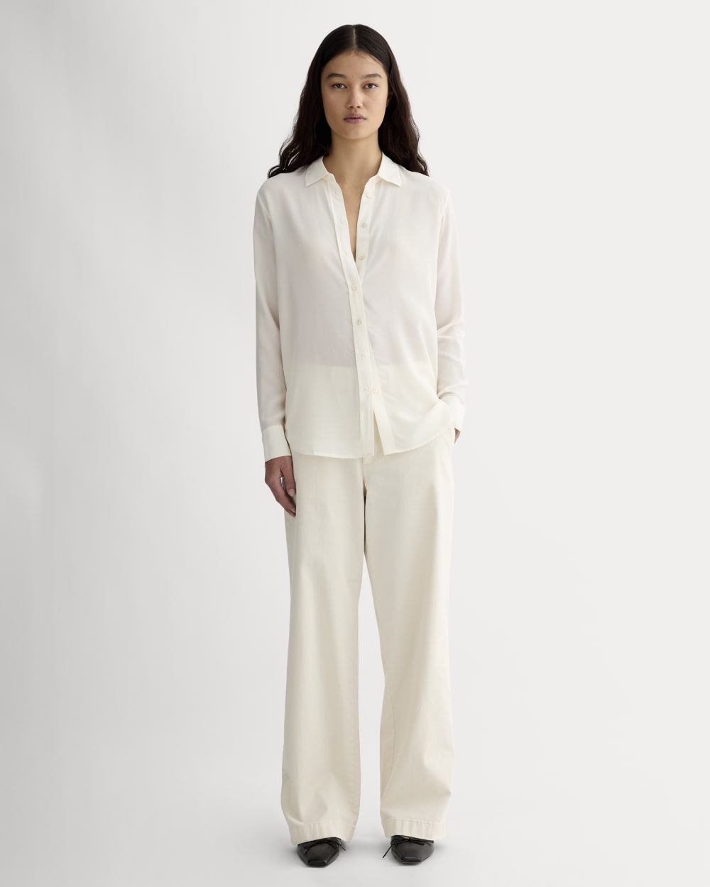 The Must-Have Shirt in Washable Silk in Off-White — detail view