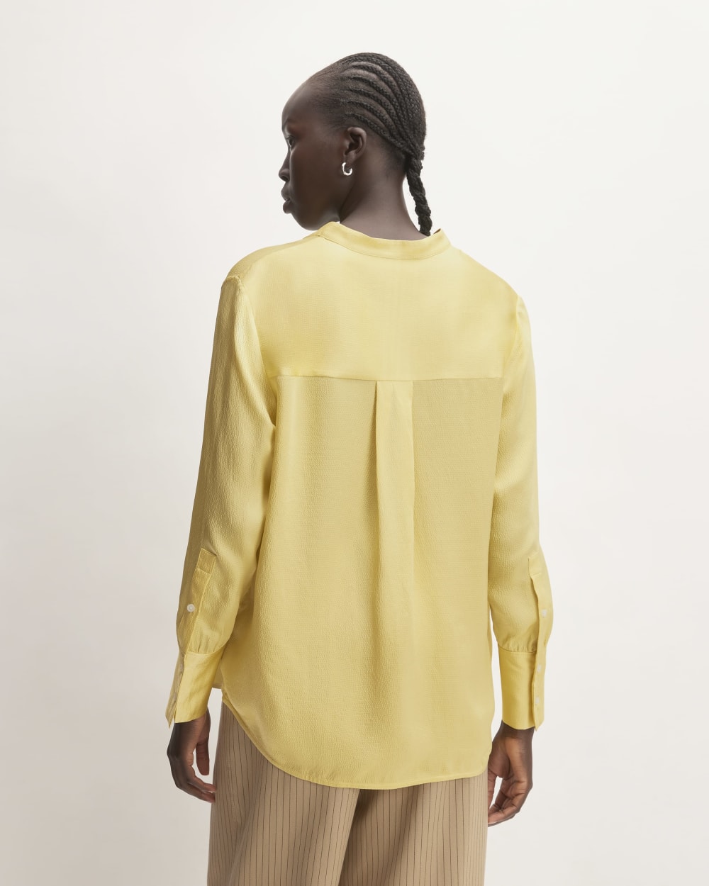 The Hammered Satin Popover Shirt in Raffia — detail view