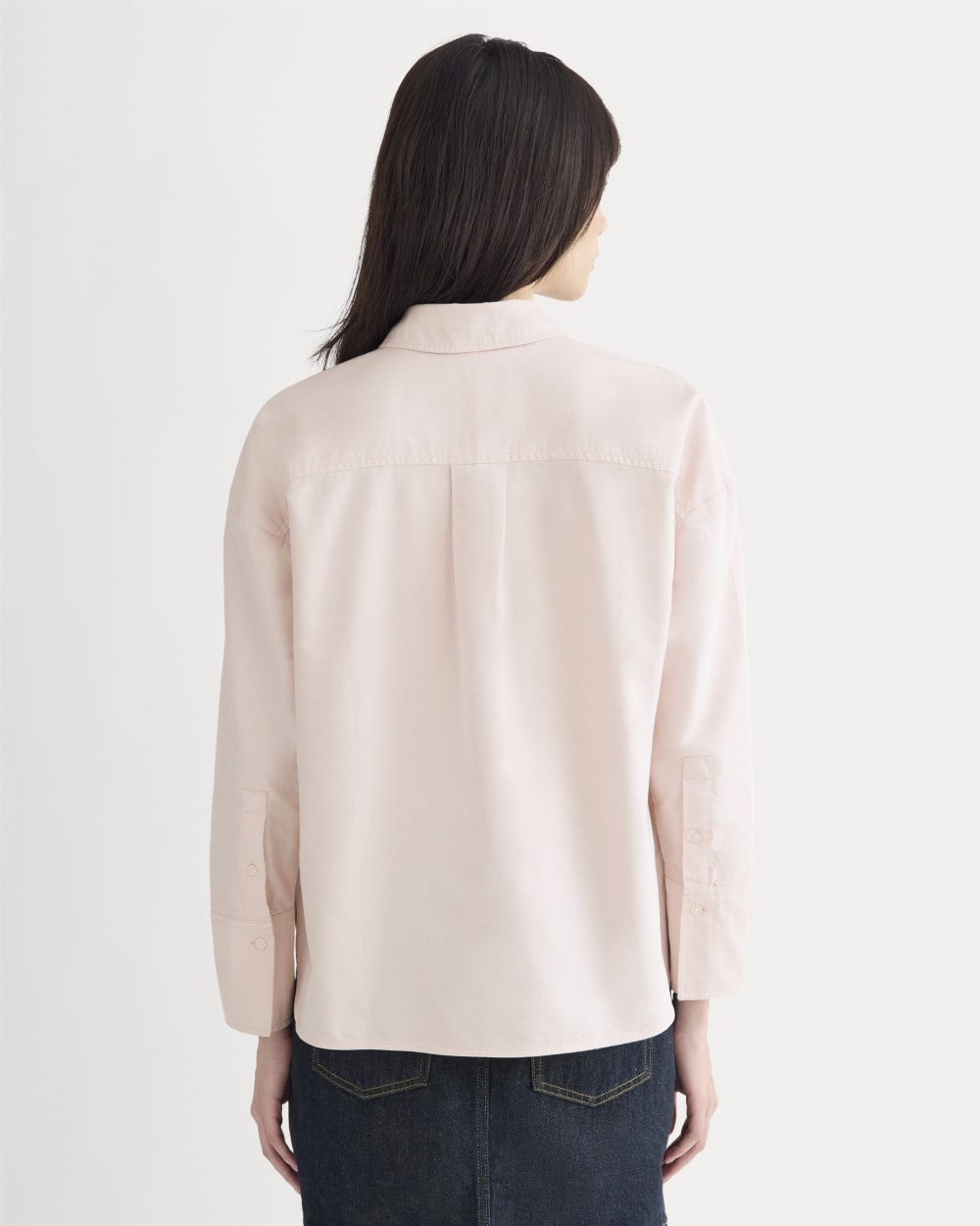 The Boxy Oxford in Rose Quartz Chambray — detail view
