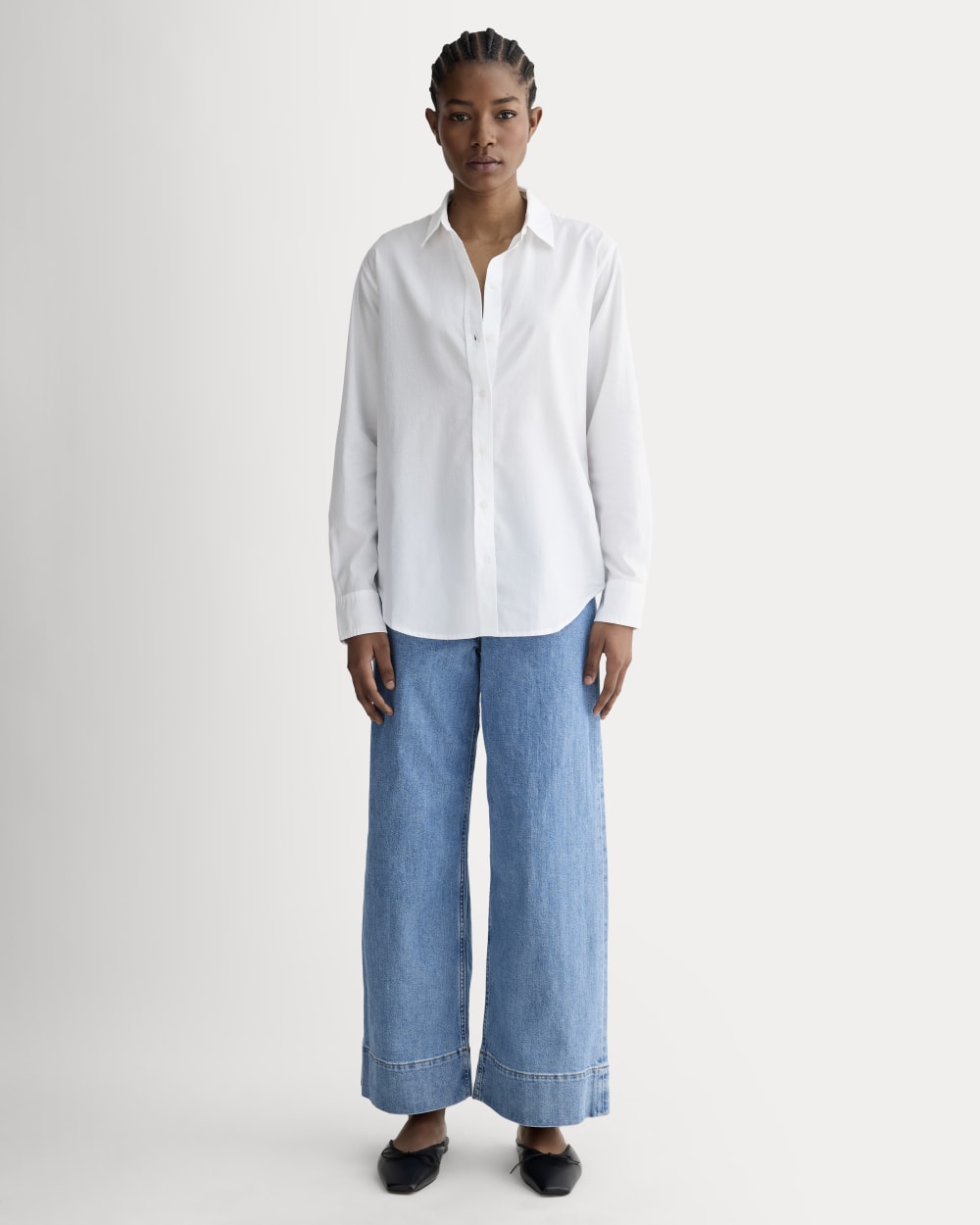 The Must-Have Shirt in Silky Cotton in White — detail view