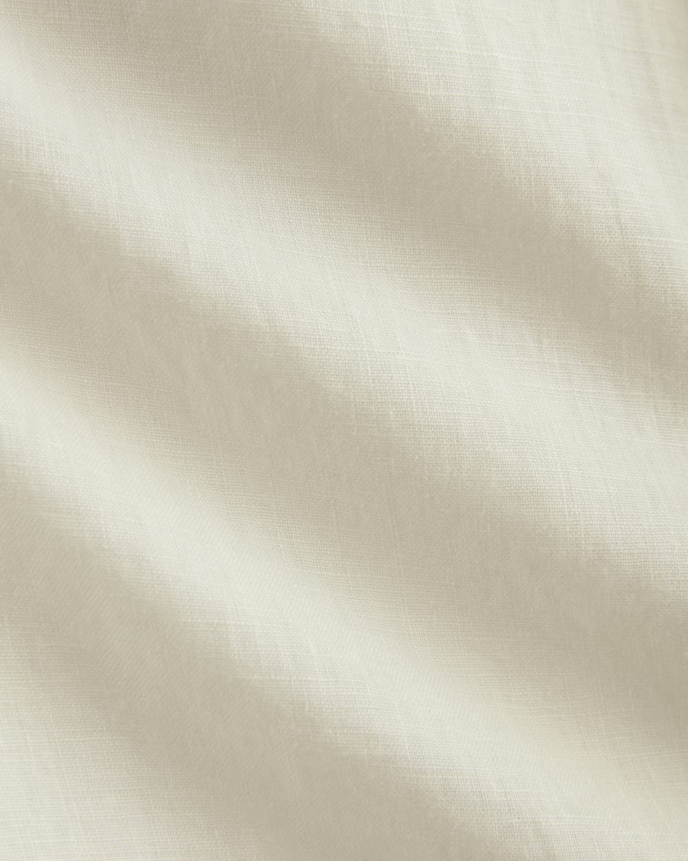 The Must-Have Shirt in Linen in Bone — detail view