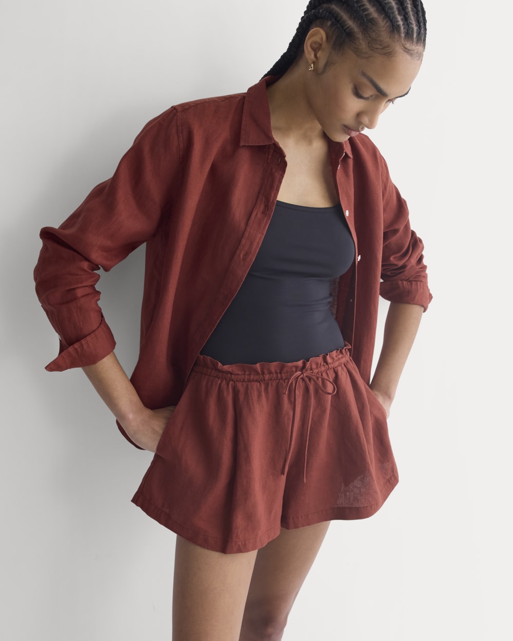Flowy Short in Linen in Henna Red — front view