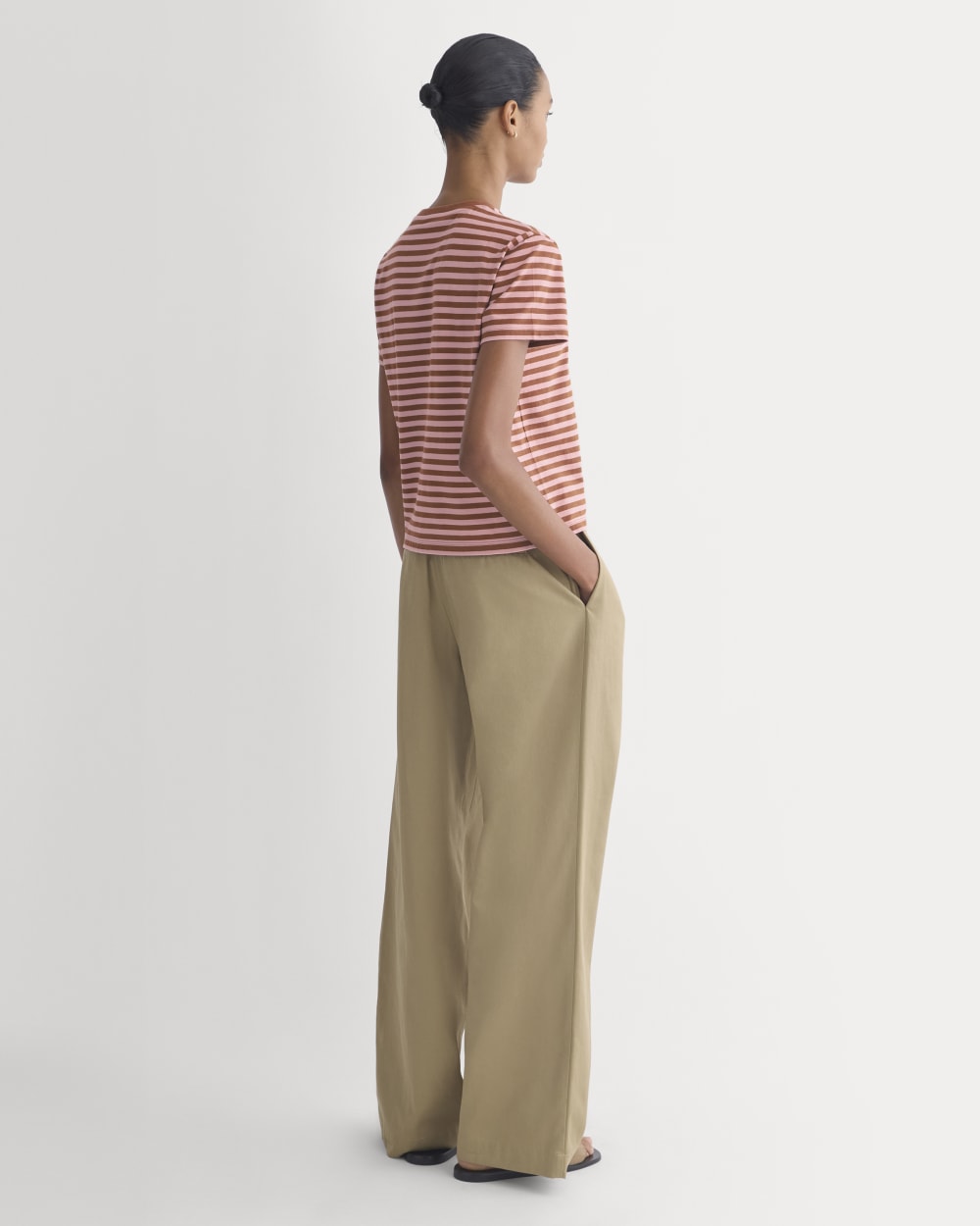 The Box-Cut Tee in Essential Cotton in Toffee/Pink — detail view