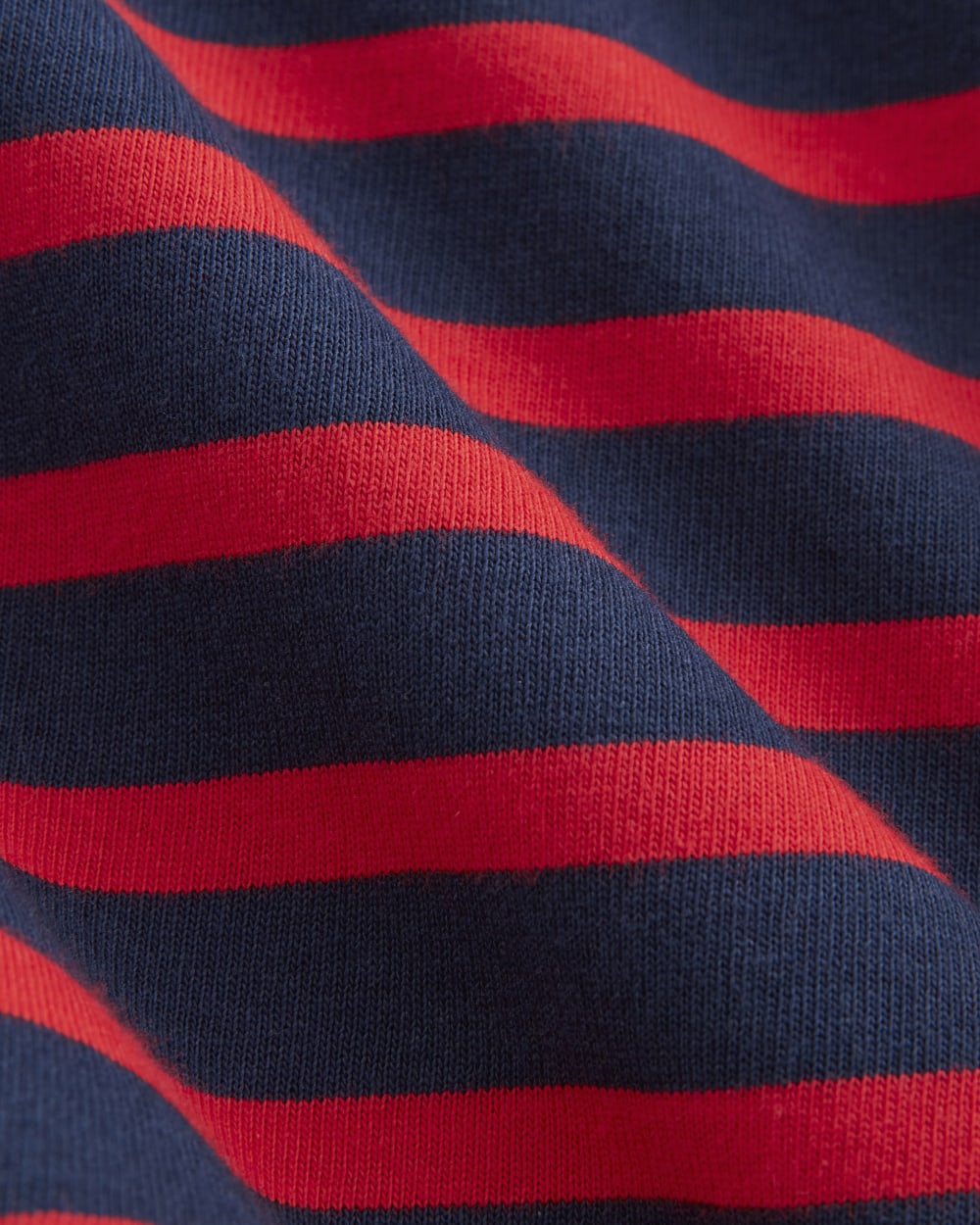 The Mariner Tee in Navy / Classic Red — detail view