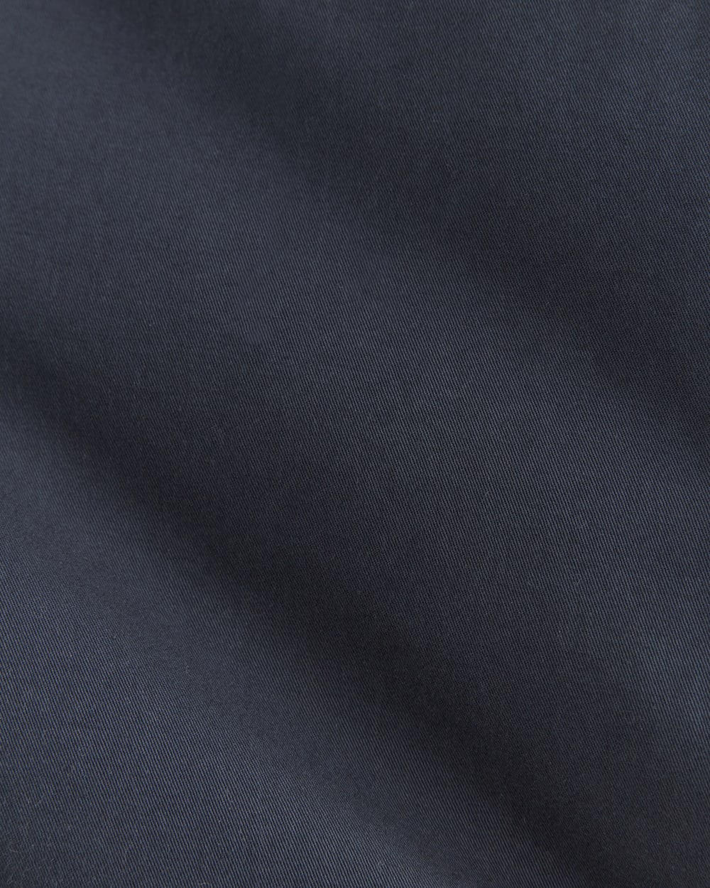 The Easy Pant in Navy — detail view