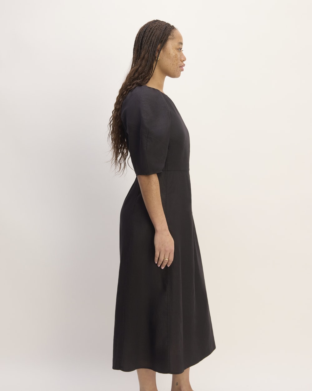 The Linen Short-Sleeve Scoop Midi Dress in Black — detail view