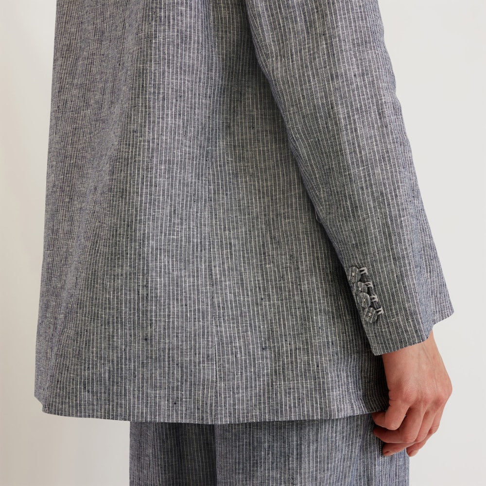 The Oversized Blazer in Linen in Canvas Tan / Navy — detail view