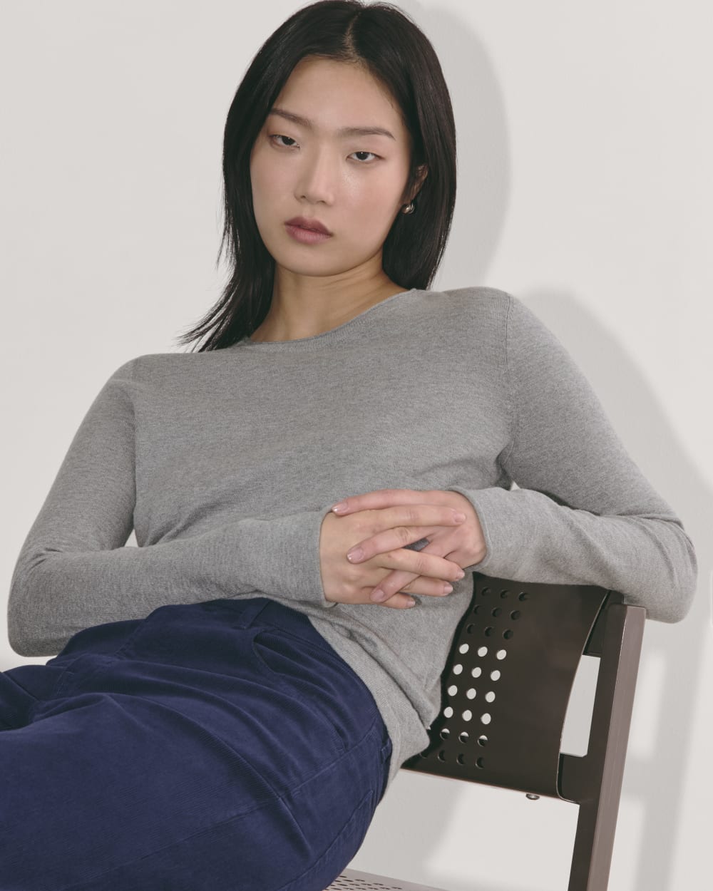 The Crew in Cotton Cashmere in Heather Charcoal — alternate view