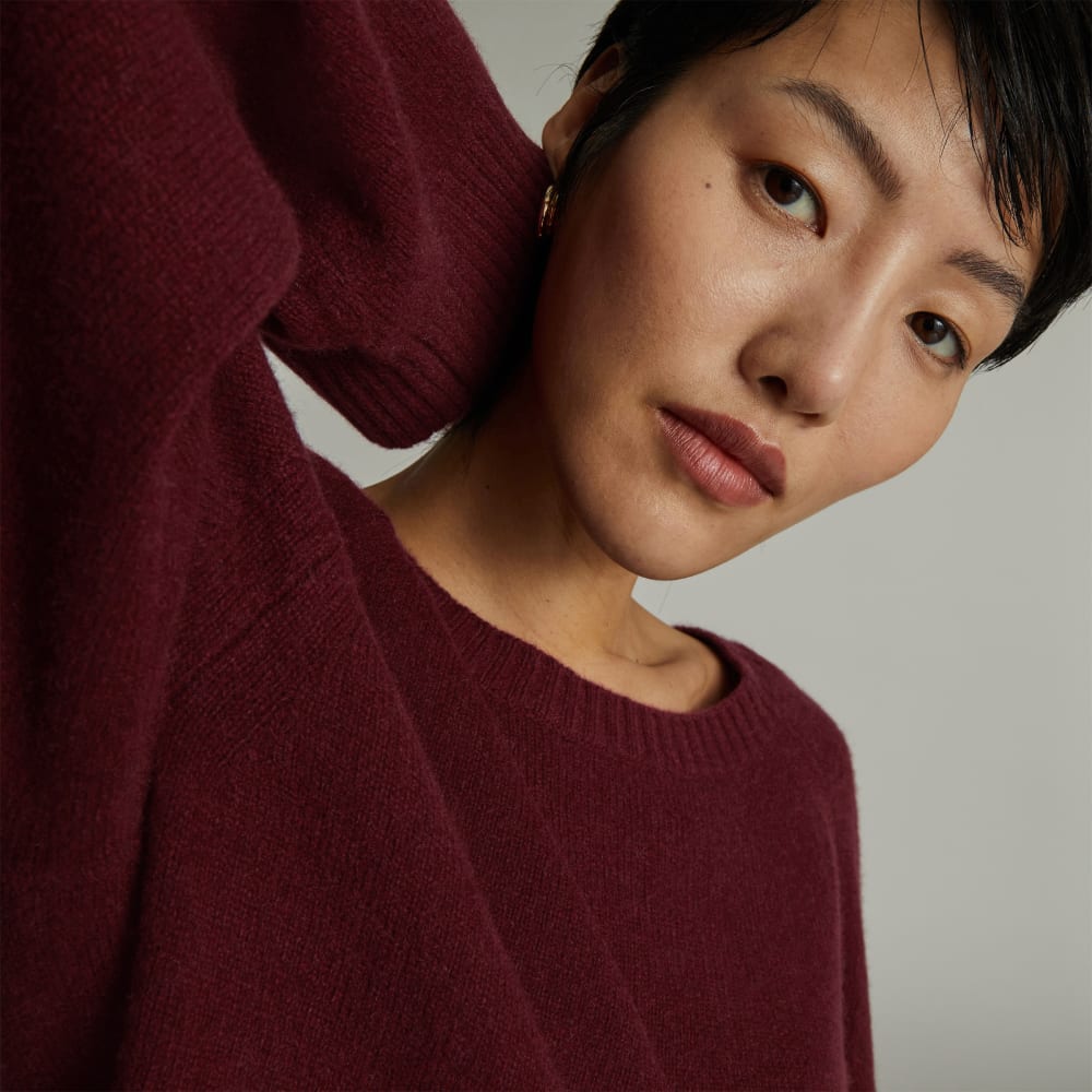 The Cashmere Boxy Crew in Tawny Port — detail view