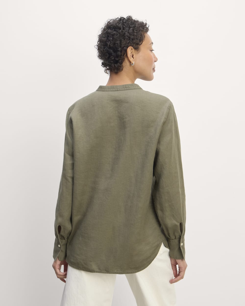 The Henley Shirt in Linen in Kalamata — detail view