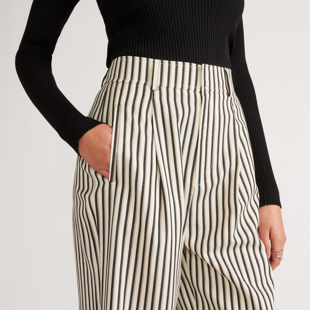 The Draper Pleated Pant in Buttersmooth in Ombre Stripe — detail view