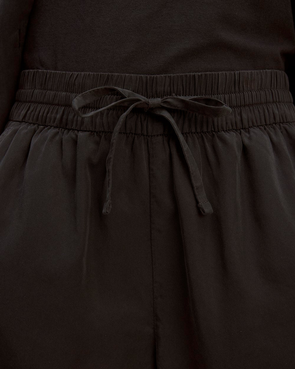 The Vacation Short in Black — detail view