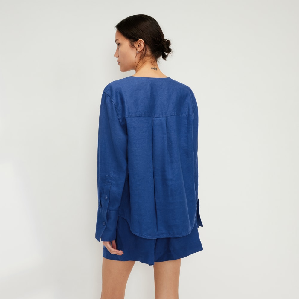 The Linen Popover Shirt in Mazarine Blue — detail view