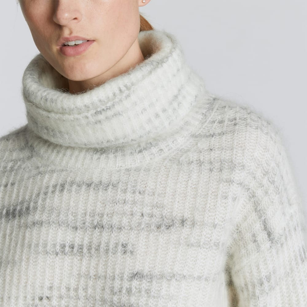 The Alpaca Oversized Turtleneck in Light Grey Heather — detail view