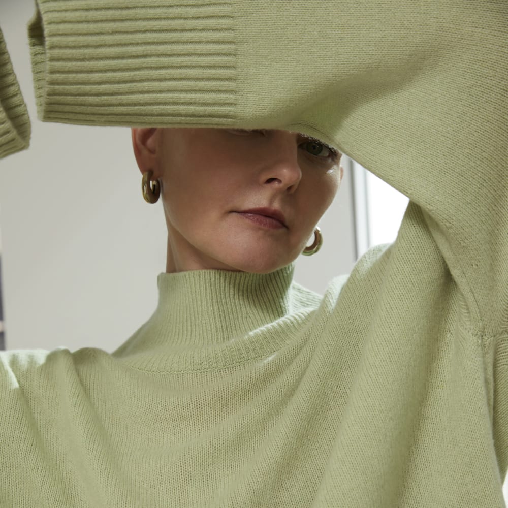 The Cashmere Oversized Turtleneck in Seafoam Green — detail view