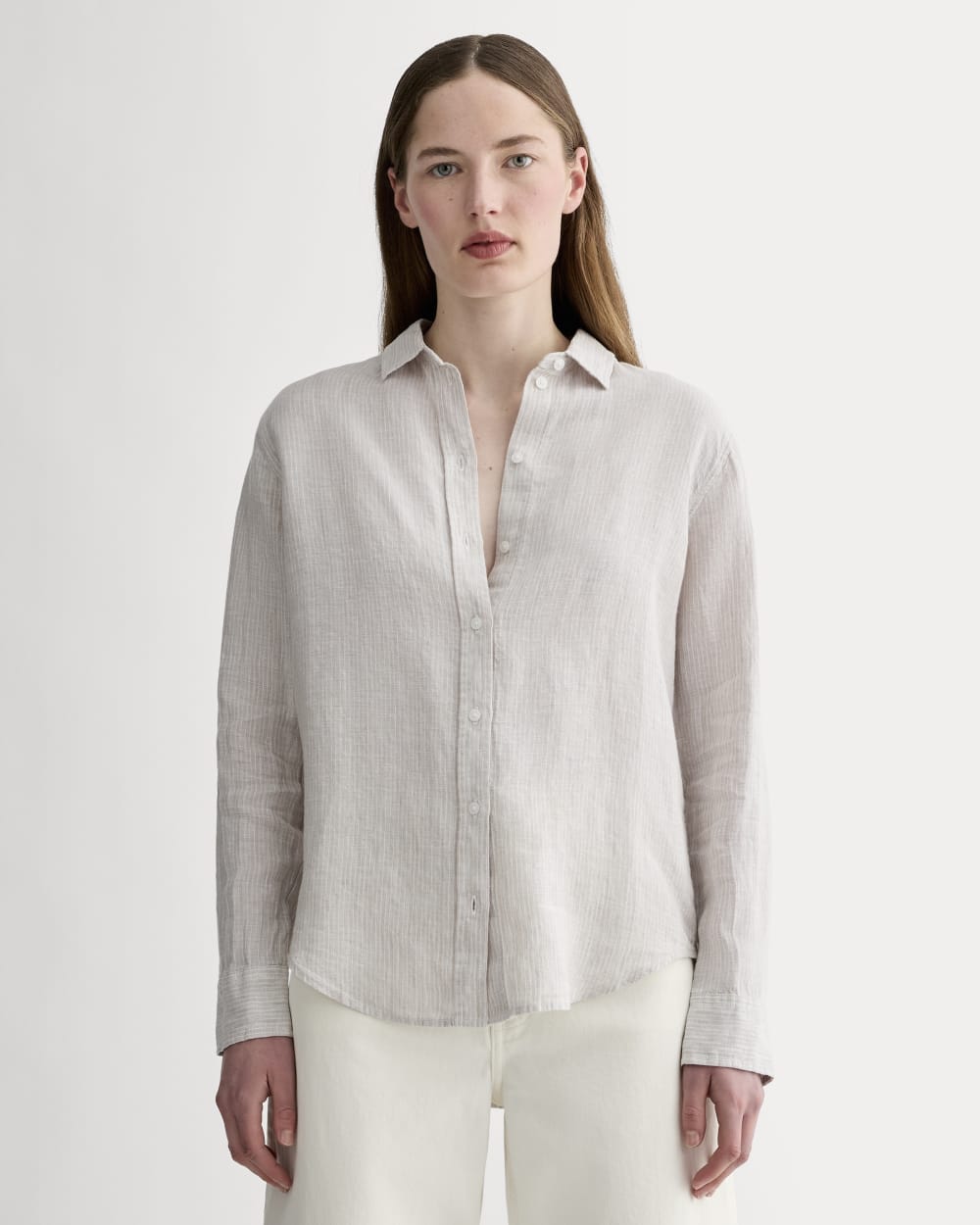 The Must-Have Shirt in Linen in Stone / White — front view