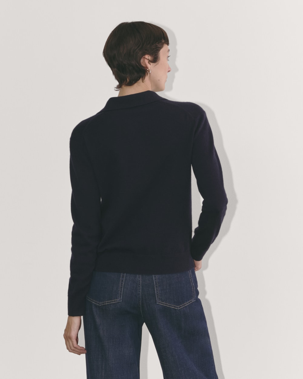 The Classic Polo in Cashmere in Navy — detail view