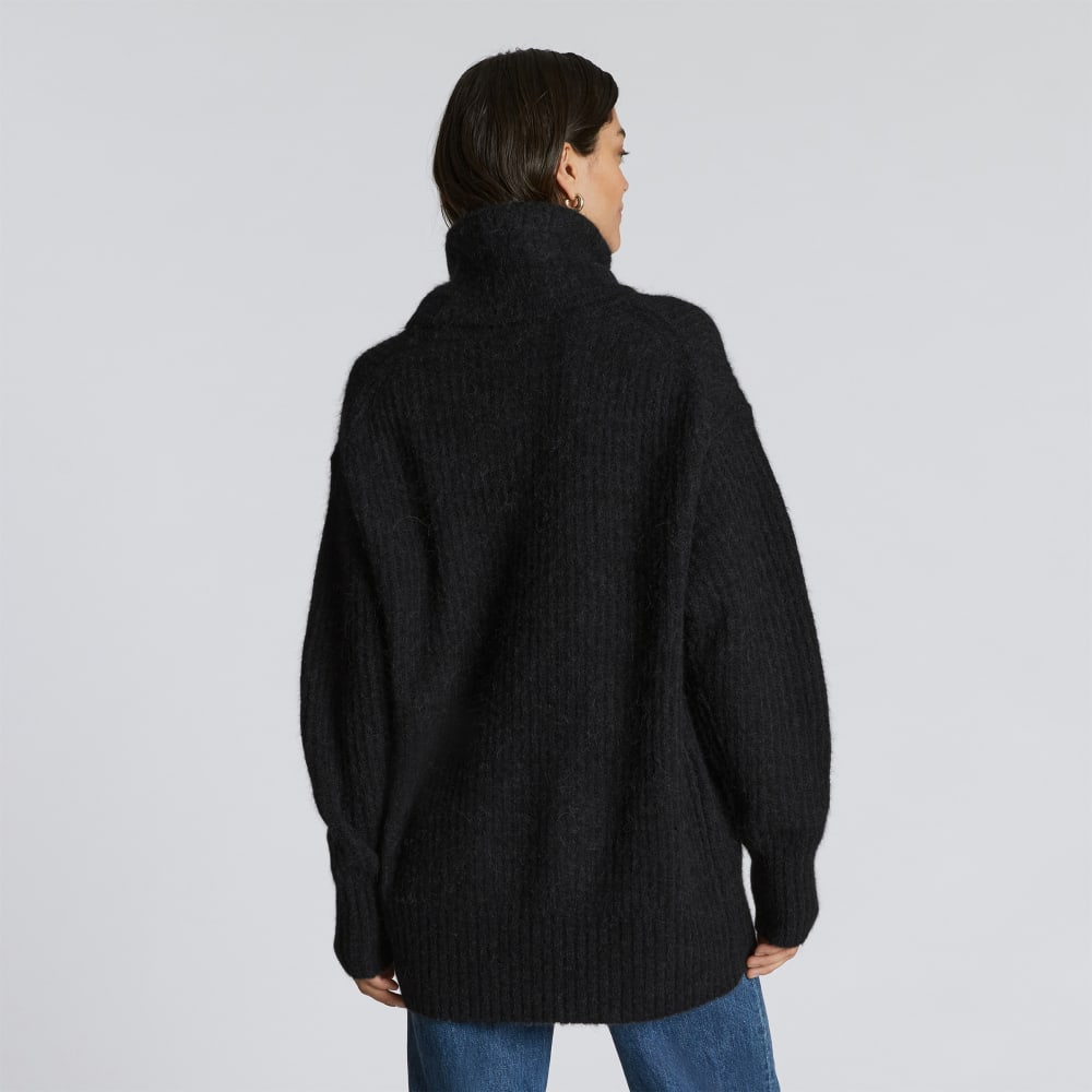 The Alpaca Oversized Turtleneck in Heathered Black — detail view