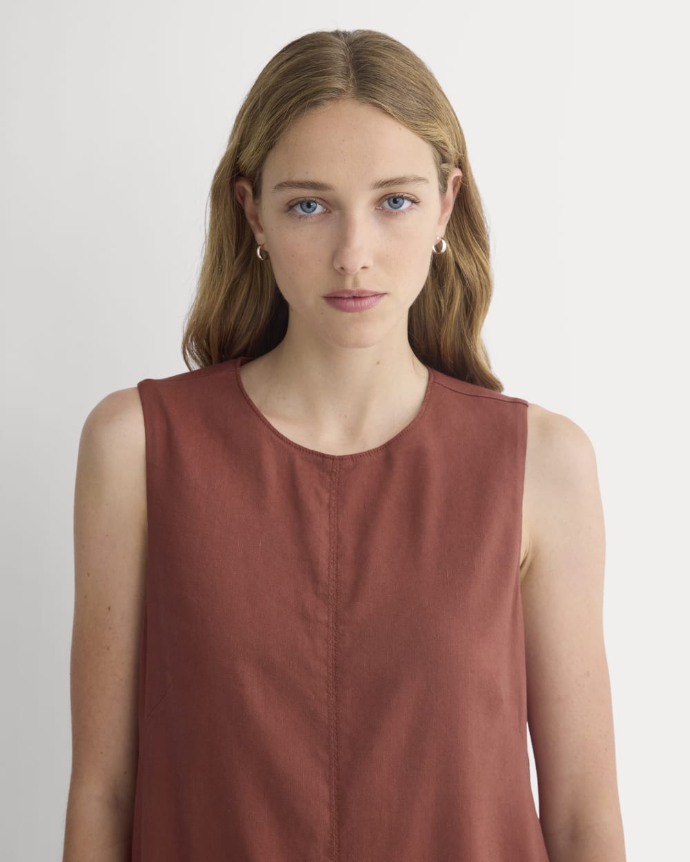 The Shift Dress in Stretch Linen in Henna Red — detail view