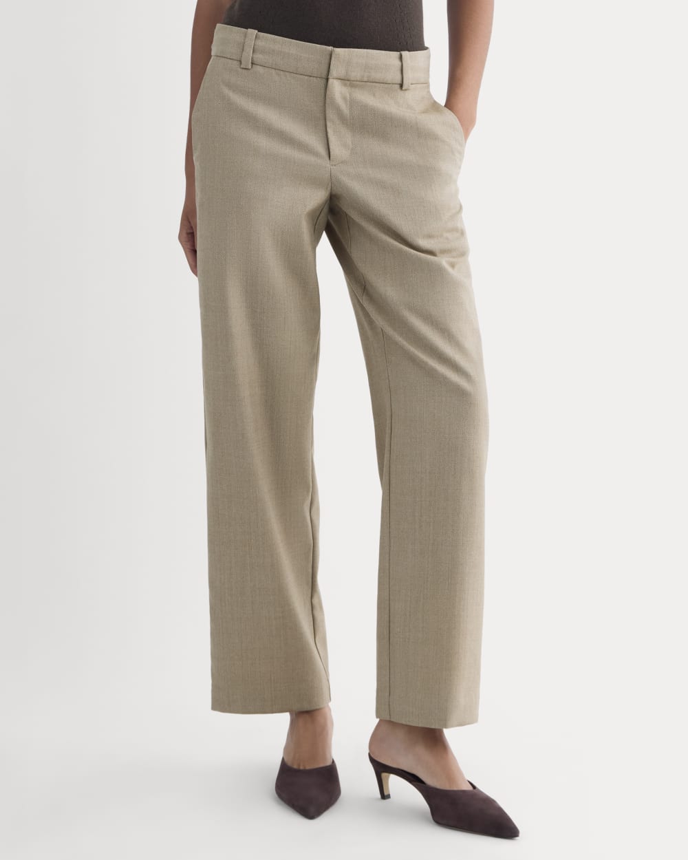 Straight-Leg Trouser in Tailor Twill in Light Taupe — detail view