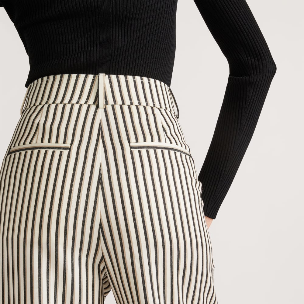 The Draper Pleated Pant in Buttersmooth in Ombre Stripe — detail view