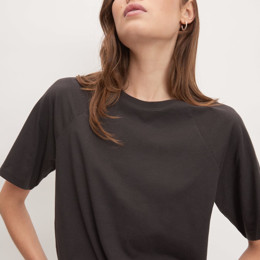 The Organic Cotton Raglan Tee in Vintage Black — detail view