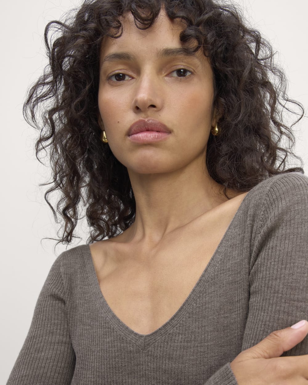 The Off-Shoulder Top in Ultrasoft Merino in Heather Cocoa — detail view