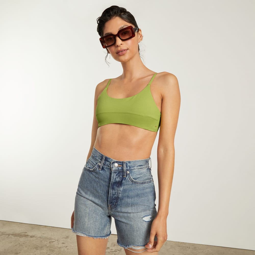 The Scoop-Neck Bikini Top in Pepper — detail view