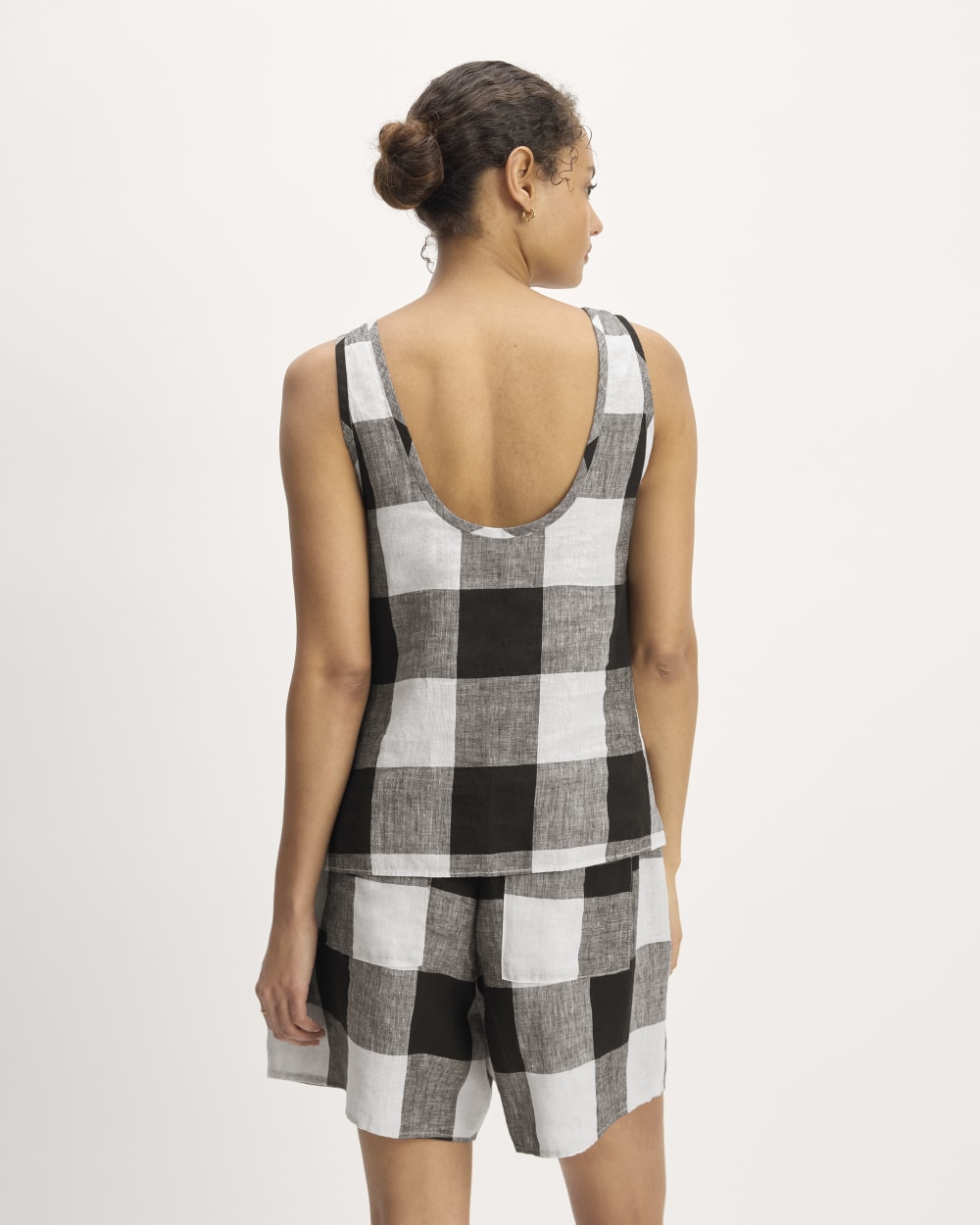 The Scoop Tank in Linen in Bone / Black Check — detail view