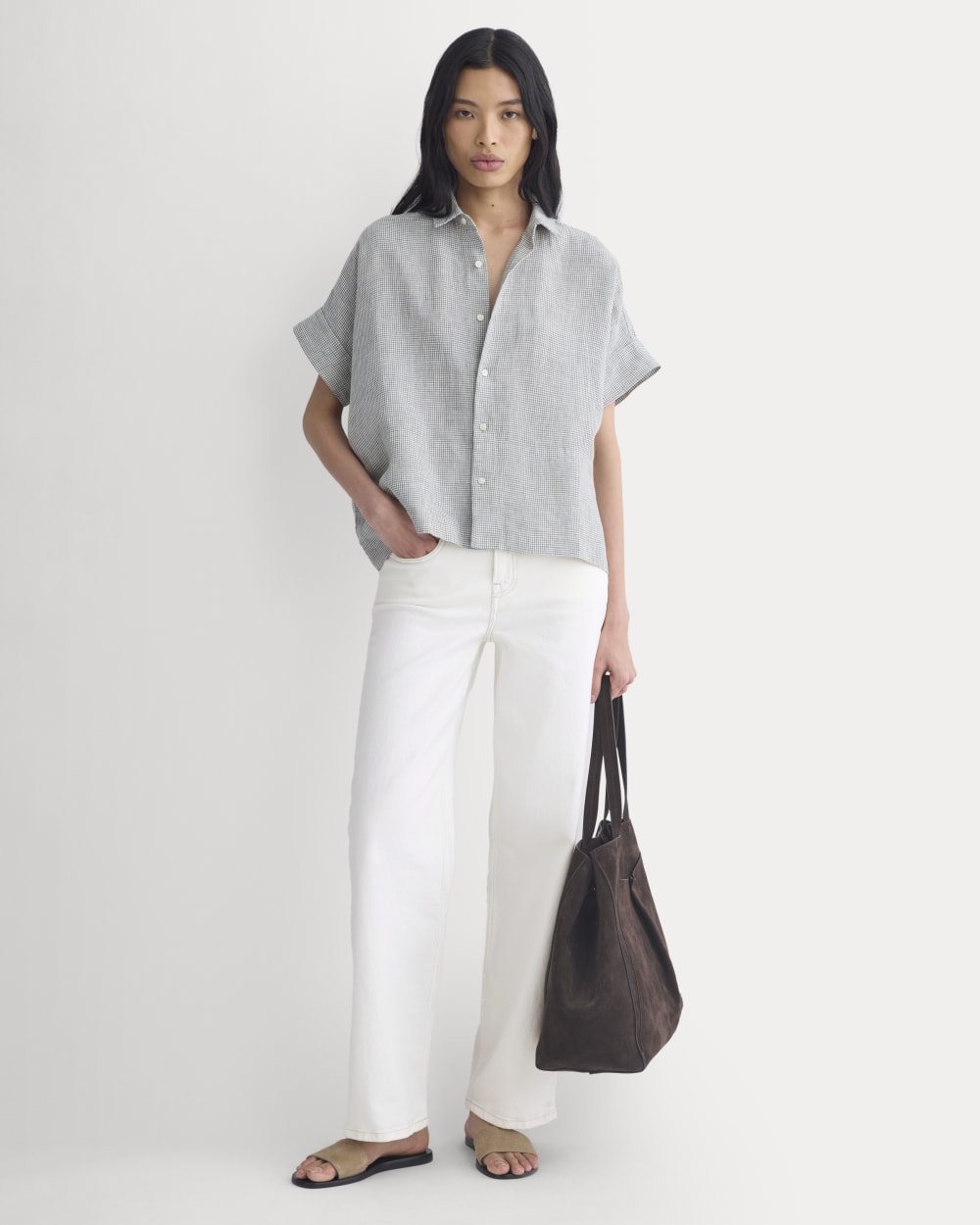The Boxy Shirt in Linen in Agave Green — detail view