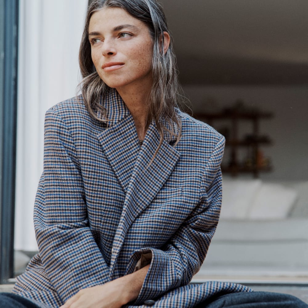 The ReWool® ’80s Blazer in Blue / Brown Houndstooth — detail view