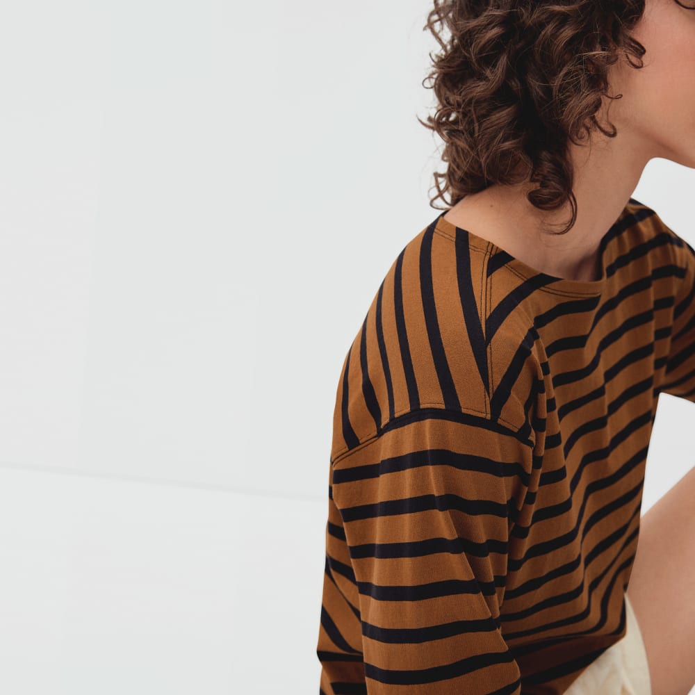 The Mariner Tee in Toasted Almond / Black — detail view