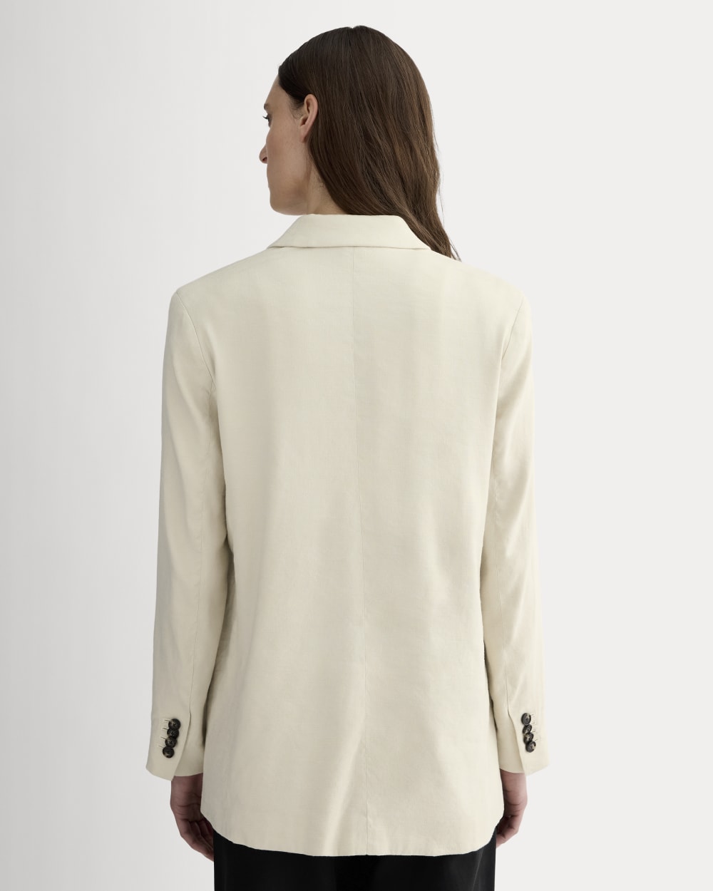 The Oversized Blazer in Stretch Linen in Birch — detail view