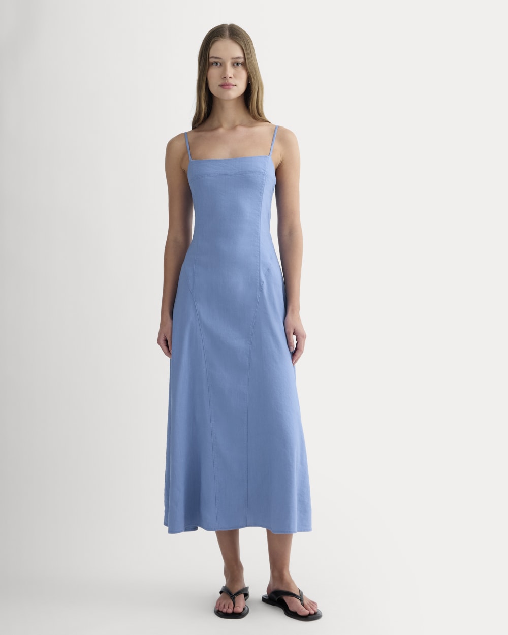 The Seamed Dress in Stretch Linen in Bluebell — front view