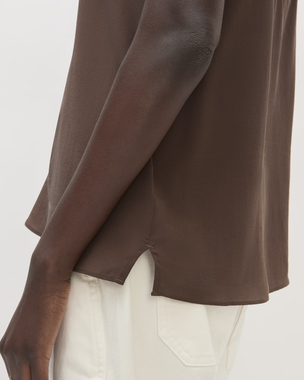 The Scoop Tank in Washable Silk in Cocoa — detail view