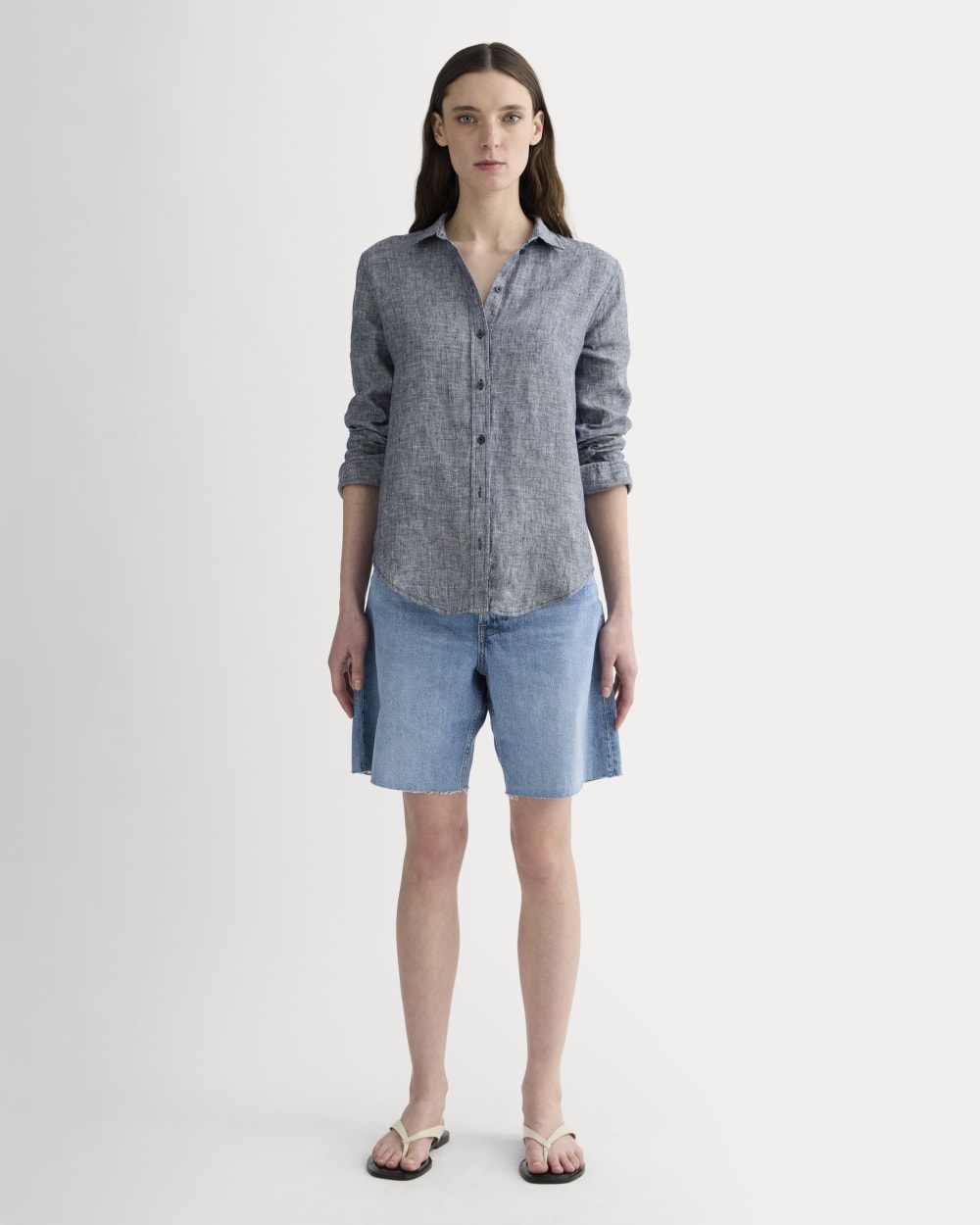 The Must-Have Shirt in Linen in Navy Chambray — detail view