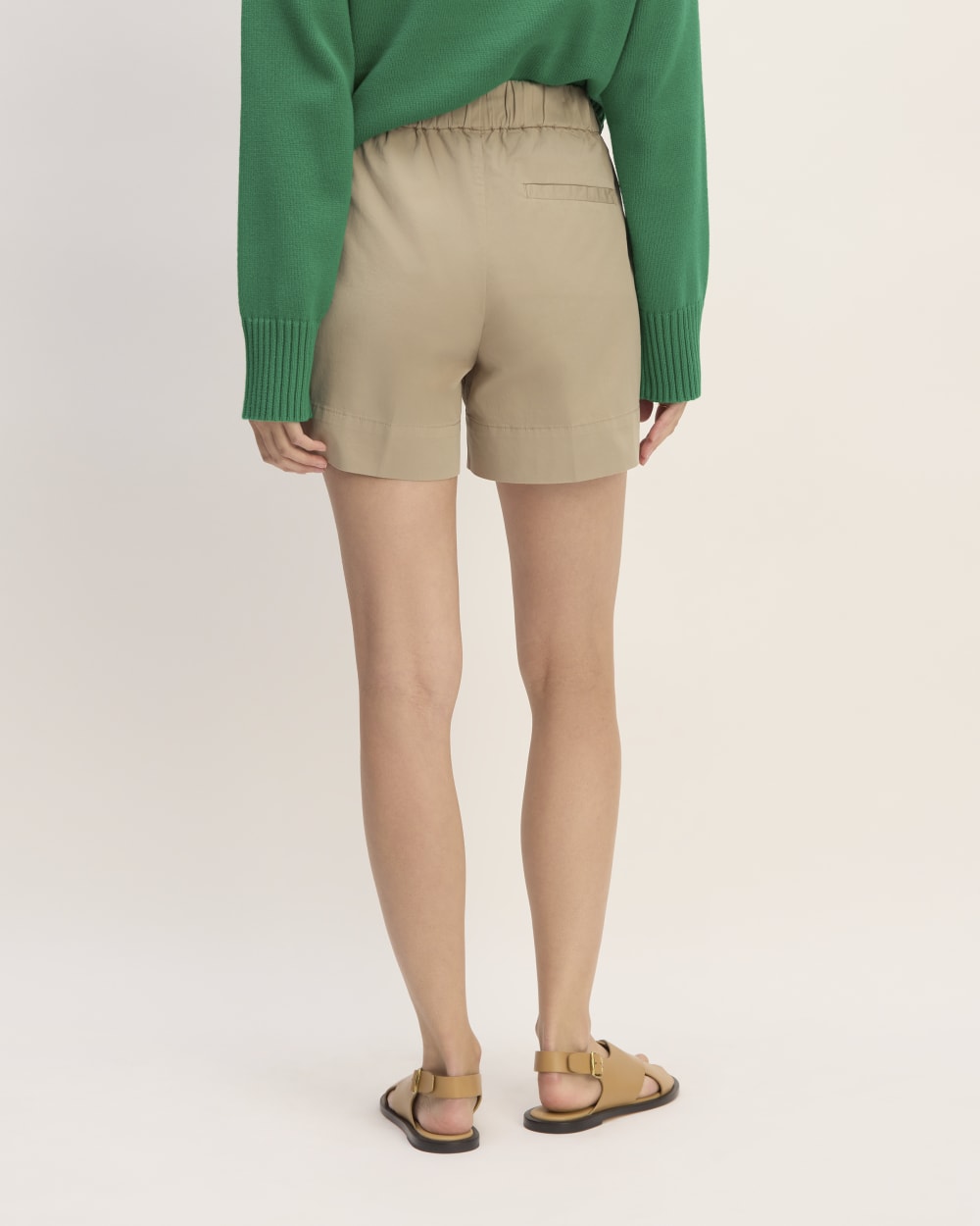 The Easy Short in Trench Coat Khaki — detail view