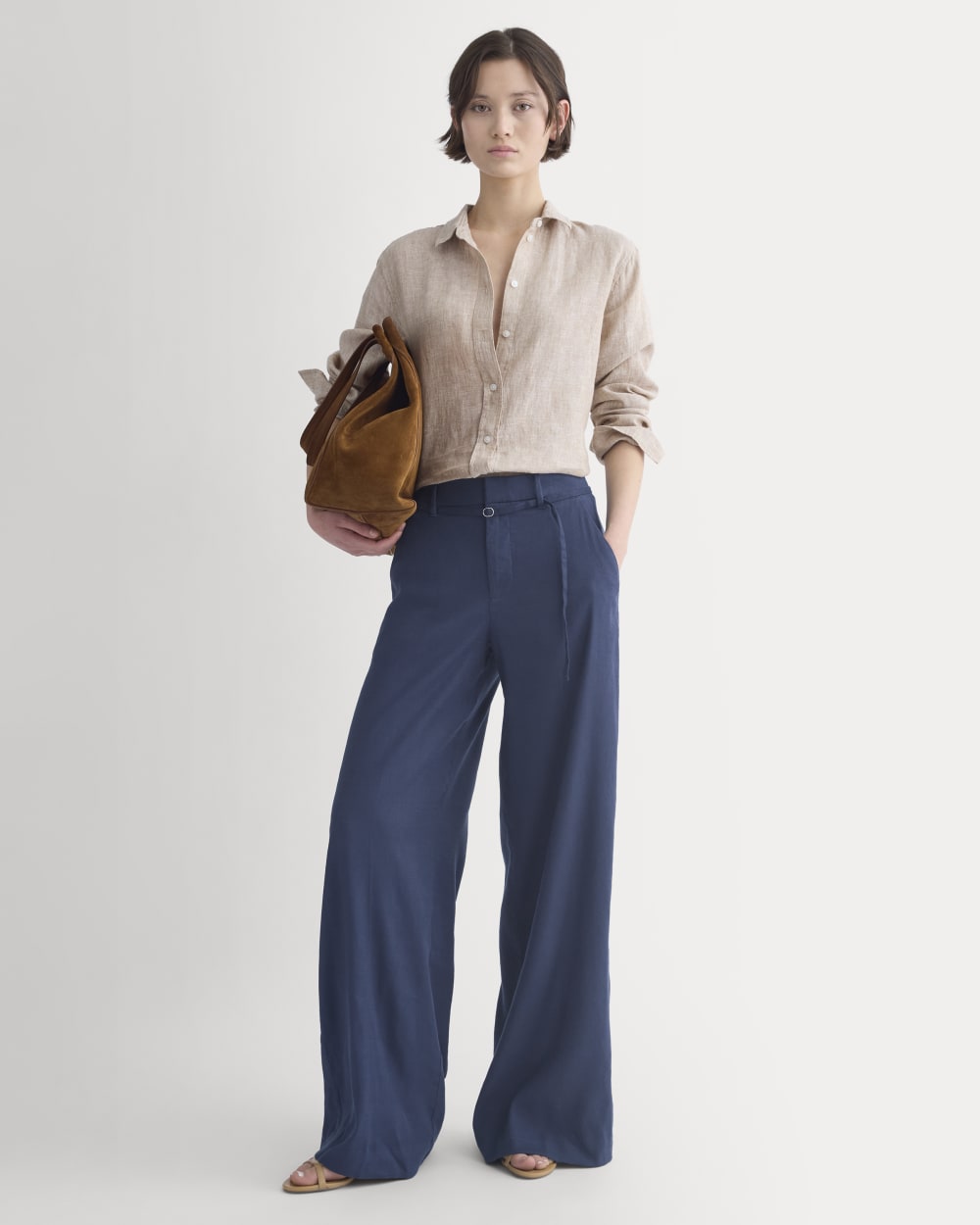 Wide-Leg Belted Pant in Stretch Linen in Navy — front view