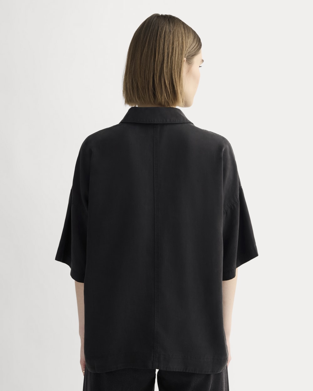 The Short-Sleeve Square Shirt in Butterlite in Black — detail view