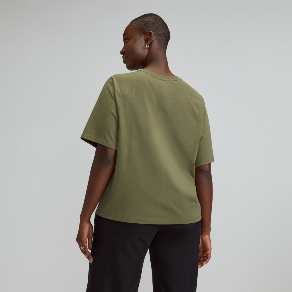 The Organic Cotton Raglan Tee in Kalamata — detail view